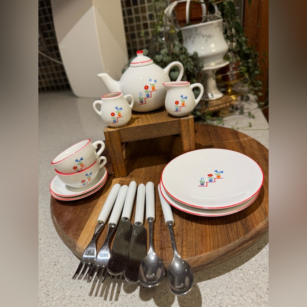 American Girl Pleasant Company- Molly's China Tea Set Birthday Complete Set!